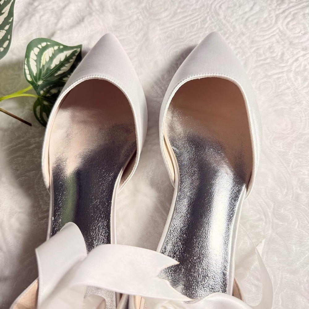White Satin Pearl Ankle Strap Flats Women’s Size 9 NWT - Picture 9 of 11